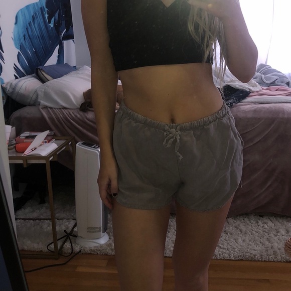 ❌SOLD❌ Brandy Melville/John Galt Flowy Shorts - Picture 2 of 4